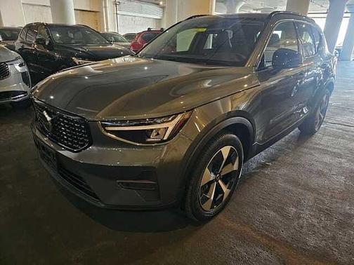 Forest Lake 2026 Volvo XC40 Core