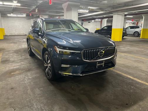 2023 Volvo XC60 B5 Plus Bright Theme