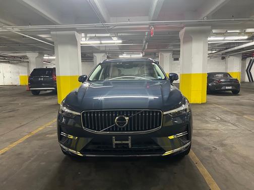 2023 Volvo XC60 B5 Plus Bright Theme