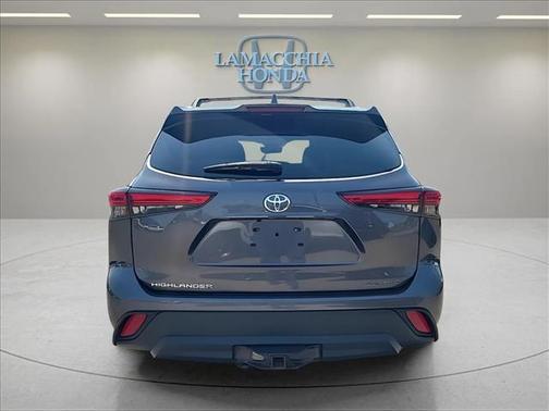 Magnetic Gray Metallic 2022 Toyota Highlander XLE