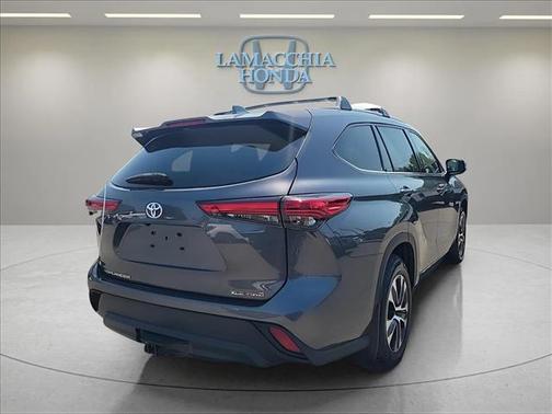 Magnetic Gray Metallic 2022 Toyota Highlander XLE