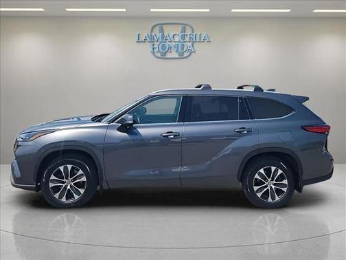 Magnetic Gray Metallic 2022 Toyota Highlander XLE