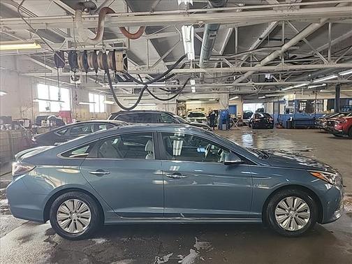 2016 Hyundai SONATA Hybrid SE