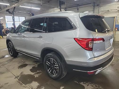 2022 Honda Pilot Touring 8-Passenger