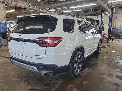 2024 Honda Pilot Touring 8-Passenger