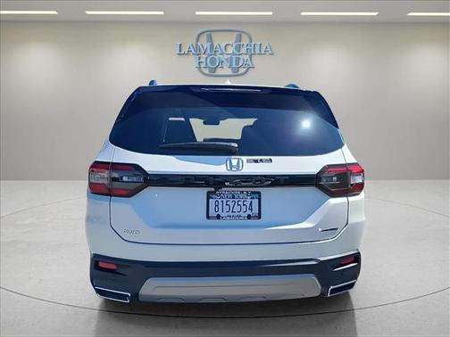 Platinum White Pearl 2025 Honda Pilot Touring 8-Passenger