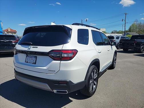 Platinum White Pearl 2025 Honda Pilot Touring 8-Passenger