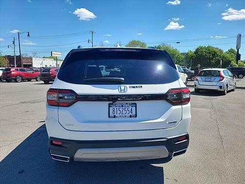 Platinum White Pearl 2025 Honda Pilot Touring 8-Passenger