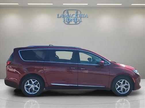 2018 Chrysler Pacifica Touring-L