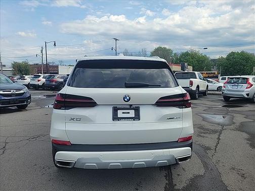 Mineral White Metallic 2025 BMW X5 xDrive40i
