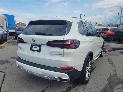 Mineral White Metallic 2025 BMW X5 xDrive40i