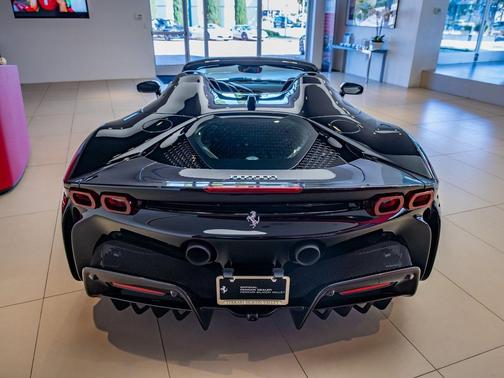 2025 Ferrari SF90 Spider Base