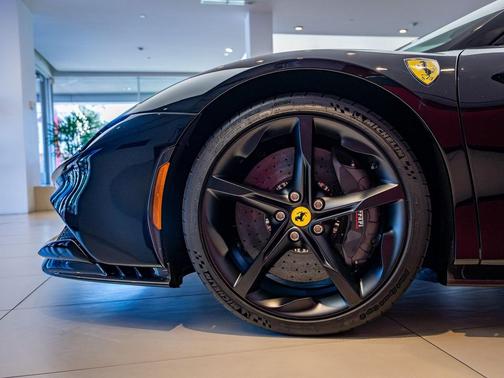 2025 Ferrari SF90 Spider Base