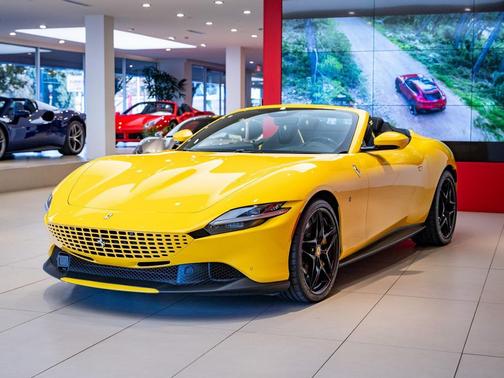 2025 Ferrari Roma Spider Base