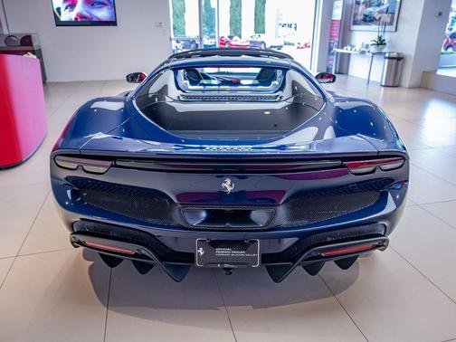 2025 Ferrari 296 GTS 