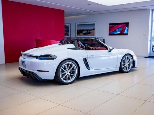 2022 Porsche 718 Spyder Base