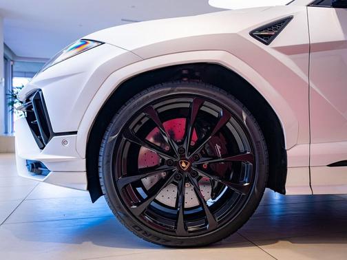 2024 Lamborghini Urus S
