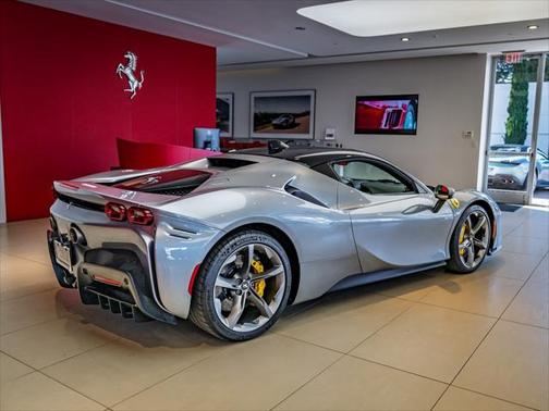 2022 Ferrari SF90 Stradale Base
