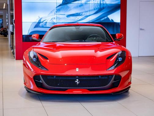 2019 Ferrari 812 Superfast Base
