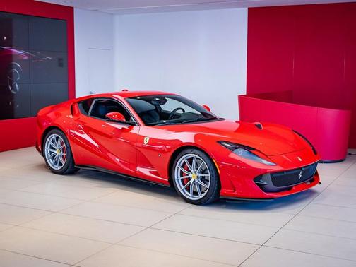2019 Ferrari 812 Superfast Base