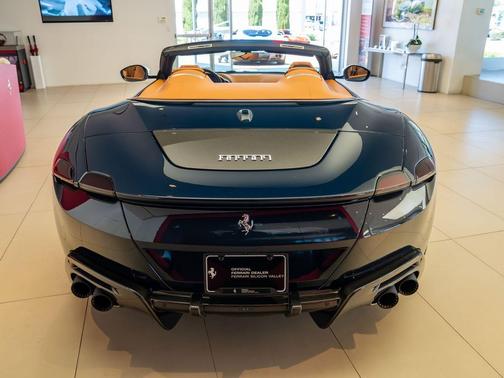 Blu Pozzi 2025 Ferrari Roma Spider Base