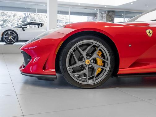 2018 Ferrari 812 Superfast Base