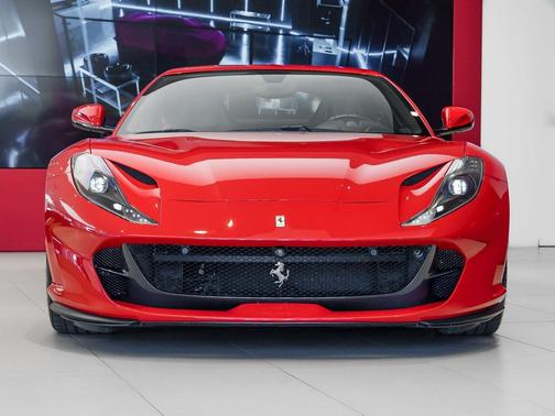 2018 Ferrari 812 Superfast Base