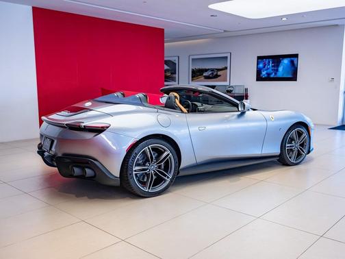 2024 Ferrari Roma Spider Base