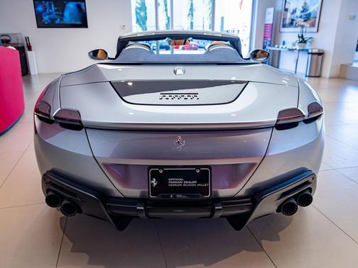 2024 Ferrari Roma Spider Base