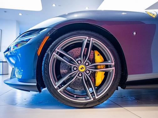 2025 Ferrari Roma Spider Base