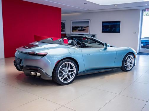 2024 Ferrari Roma Base