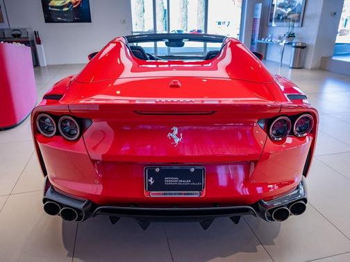 2023 Ferrari 812 GTS Base