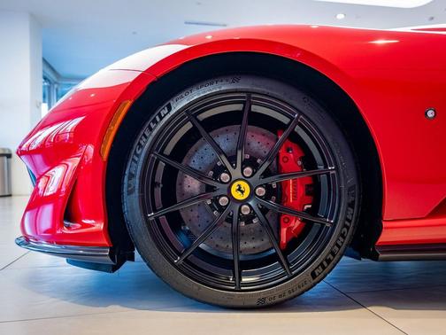 2023 Ferrari 812 GTS Base