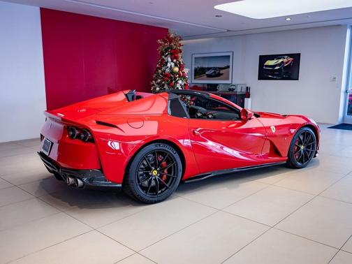 2023 Ferrari 812 GTS Base