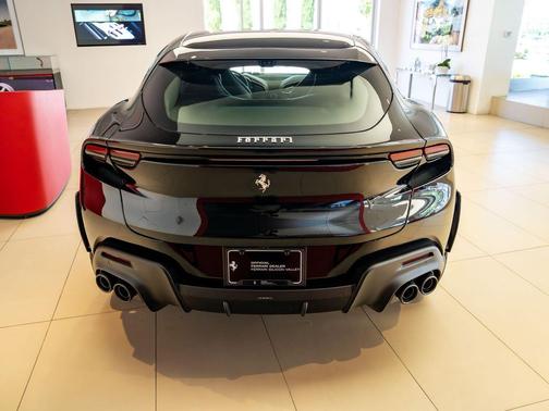 Nero 2025 Ferrari Purosangue Base