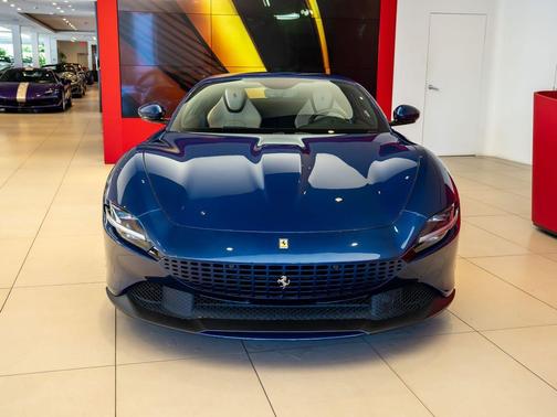 Blu Tour de France Metallic 2021 Ferrari Roma Base