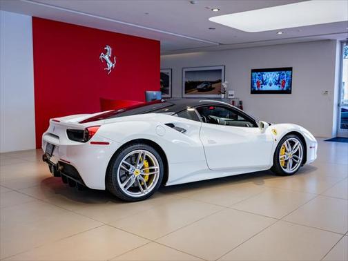 2016 Ferrari 488 GTB Base