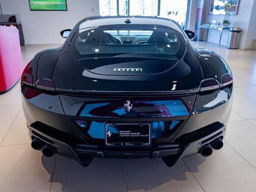 2022 Ferrari Roma Base