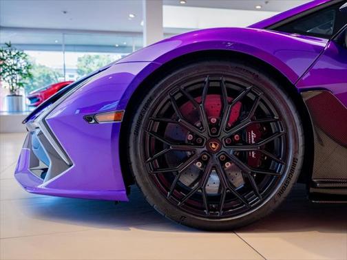 2024 Lamborghini Revuelto Base