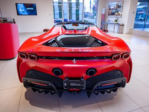 2025 Ferrari SF90 Spider Base