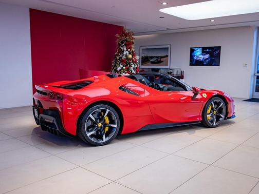 2025 Ferrari SF90 Spider Base