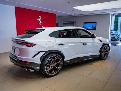 2024 Lamborghini Urus Performante