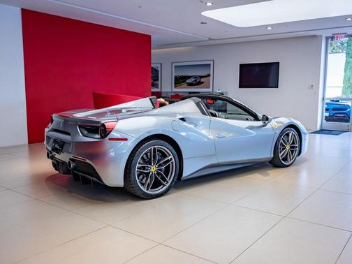 2018 Ferrari 488 Spider Base