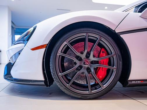 2016 McLaren 570S Base