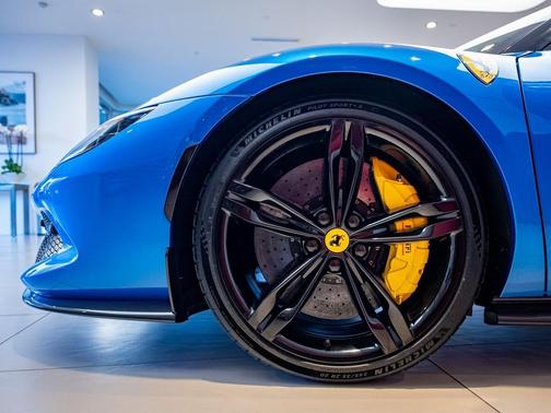 2024 Ferrari 296 GTS Base