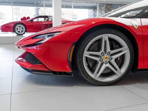 2023 Ferrari SF90 Stradale Base