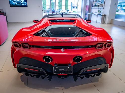 2023 Ferrari SF90 Stradale Base