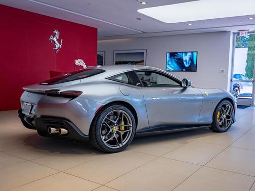 2022 Ferrari Roma Base