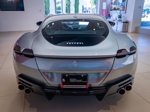 2022 Ferrari Roma Base