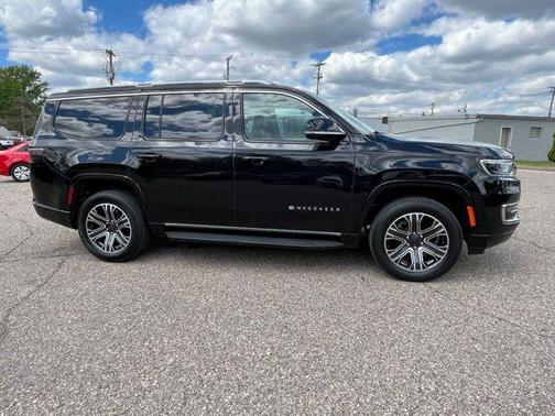 Diamond Black Crystal Pearlcoat 2024 Jeep Wagoneer Series II 4x4